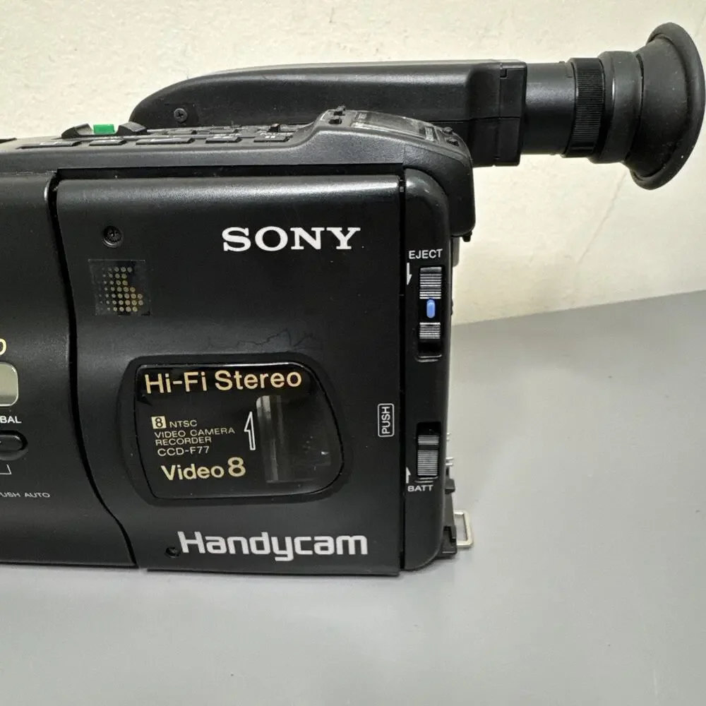 Sony Handycam NTSC Video 8 CCD-F77 Camcorder & Battery Black